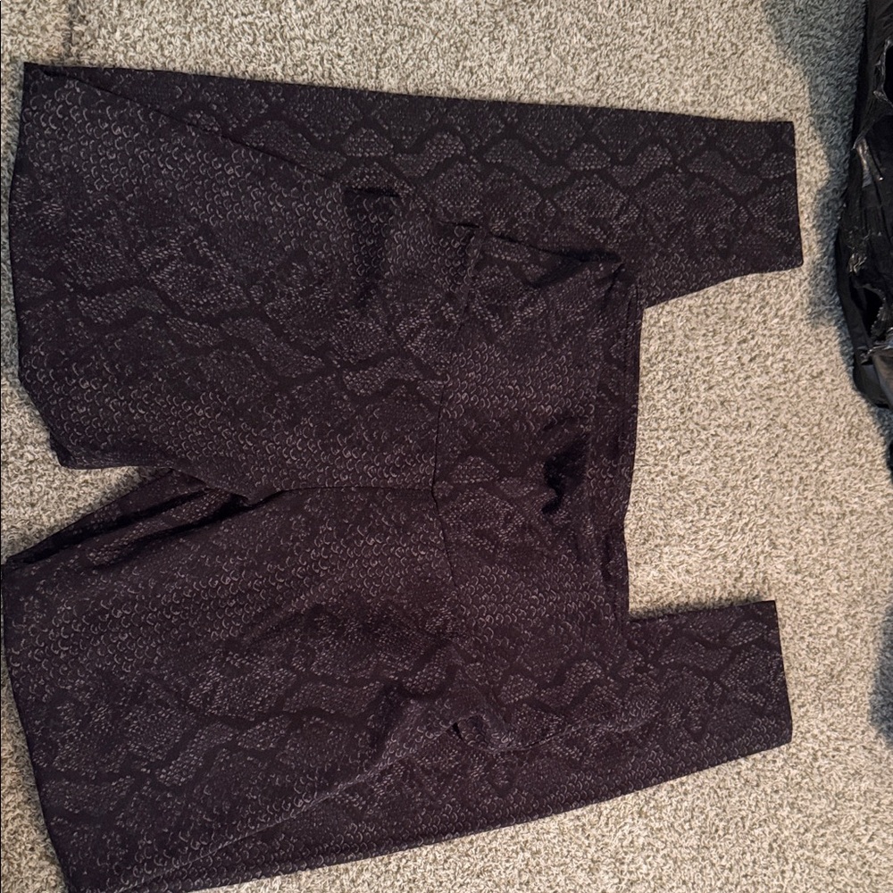 Black Snake Print Leggings